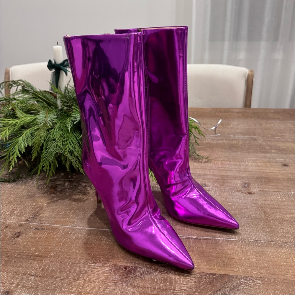 NWT purple boots size 6.5B 
Never worn